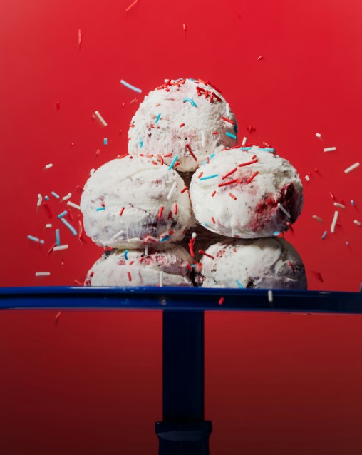 araffes on a blue plate with sprinkles on a red background