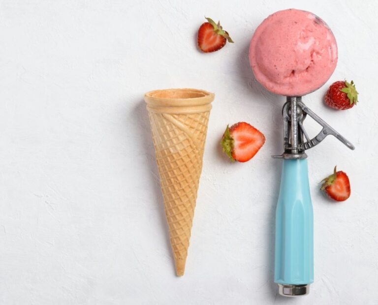 there is a blue ice cream cone and a blue ice cream cone