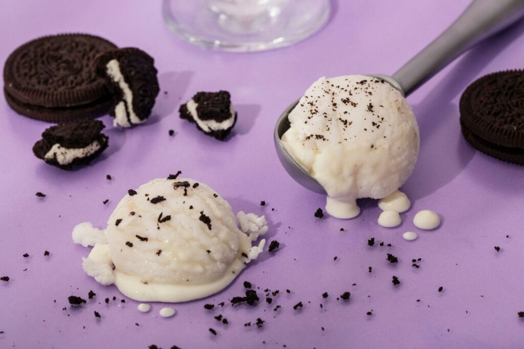 there is a scoop of ice cream and oreo cookies on a table